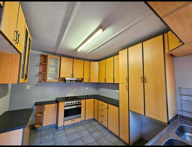 6 BEDROOM HOUSE FOR SALE IN EVEREST HEIGHTS